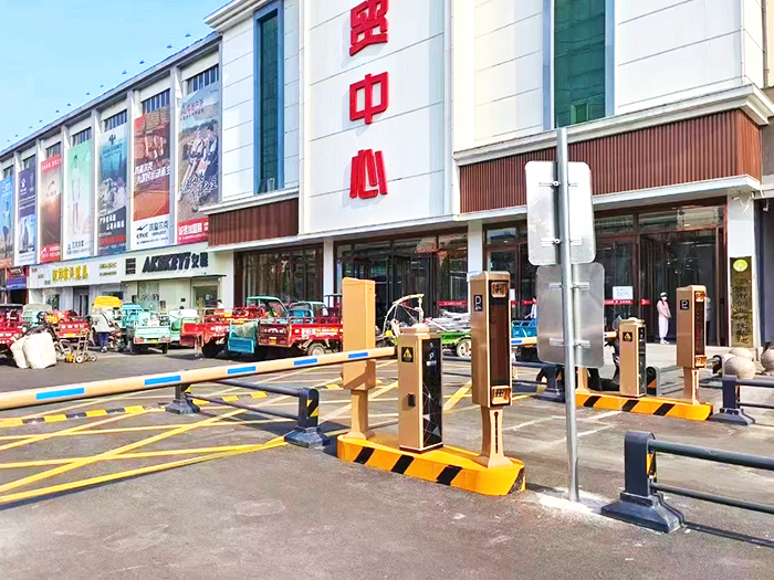 某商貿(mào)中心采用 “安快” 車牌識別系統(tǒng)